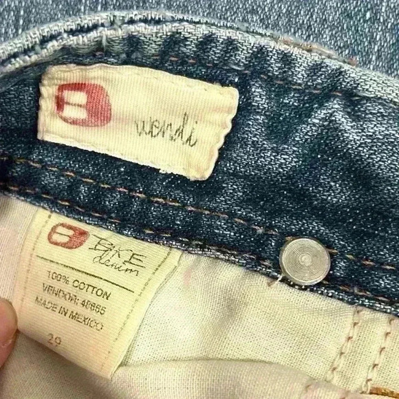 BKE Buckle Women's Wendi Jeans Capris Cropped Distressed Denim Medium Size 29 - Picture 3 of 7